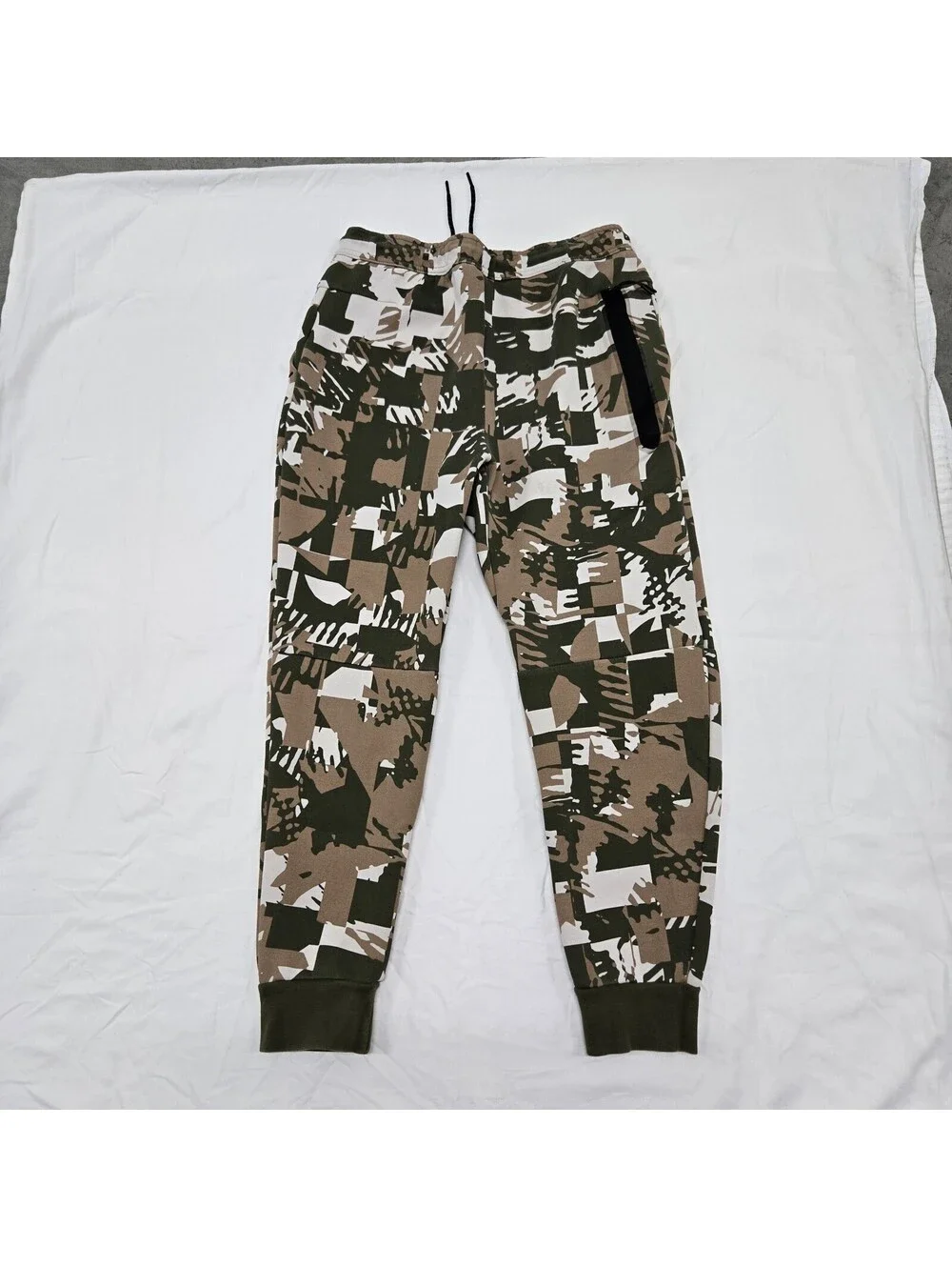 Men's MEDIUM Nike Sportswear Tech Fleece Jogger Pants Green/Tan Camo DM6472-072